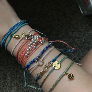 10 pura vida bracelets